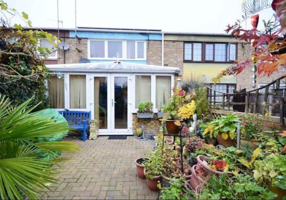 Ferienwohnung Oasis 77 London Exterior foto